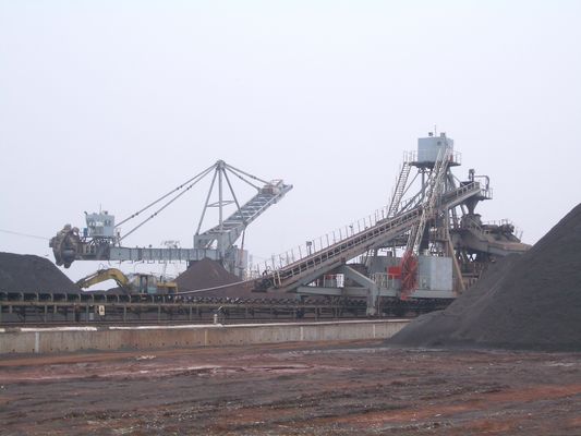 Empilhador e Reclaimer do curral com roda da cubeta