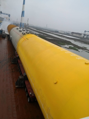 Aço carbono grande parte que faz à máquina a soldadura a pouca distância do mar da torre da turbina eólica